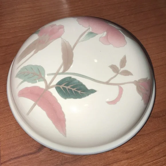 NWT Porcelain covered box-Silk Flowers by Mikasa - Picture 2 of 11